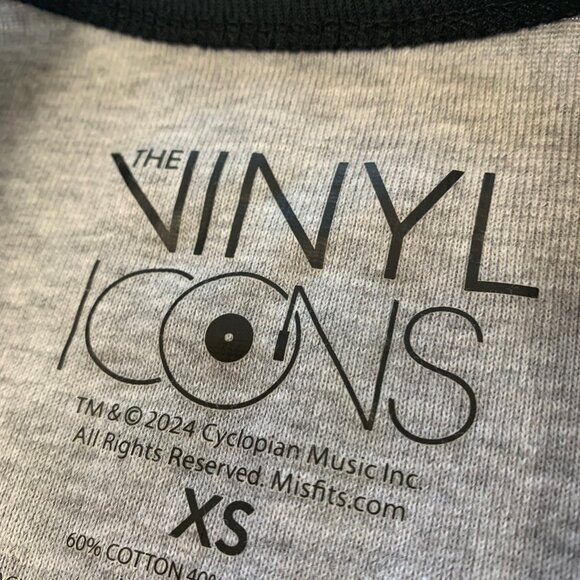 🦋   NWT  THE VINYL ICONS MISFITS WOMENS TOP SIZE XS 🦋 - Picture 5 of 10